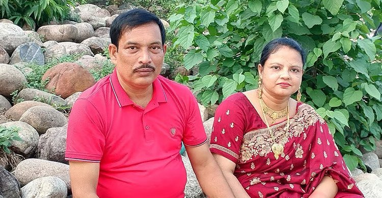 ৩০ বছর সংসার করার পর একসঙ্গে  দাখিল পাস করলেন স্বামী-স্ত্রী